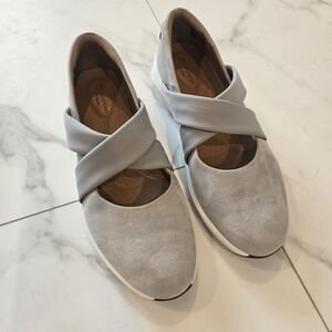 Clarks Light Gray Cross-Strap Slip-On Flats